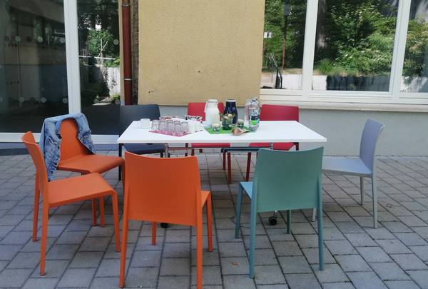 Bild von gedecktem Tisch im  Souterrain Johanniskirche